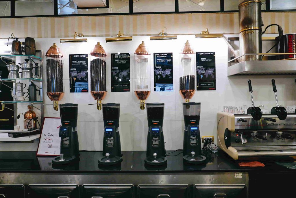 The BEST 5 Coffee Shops in Naples À La French Food